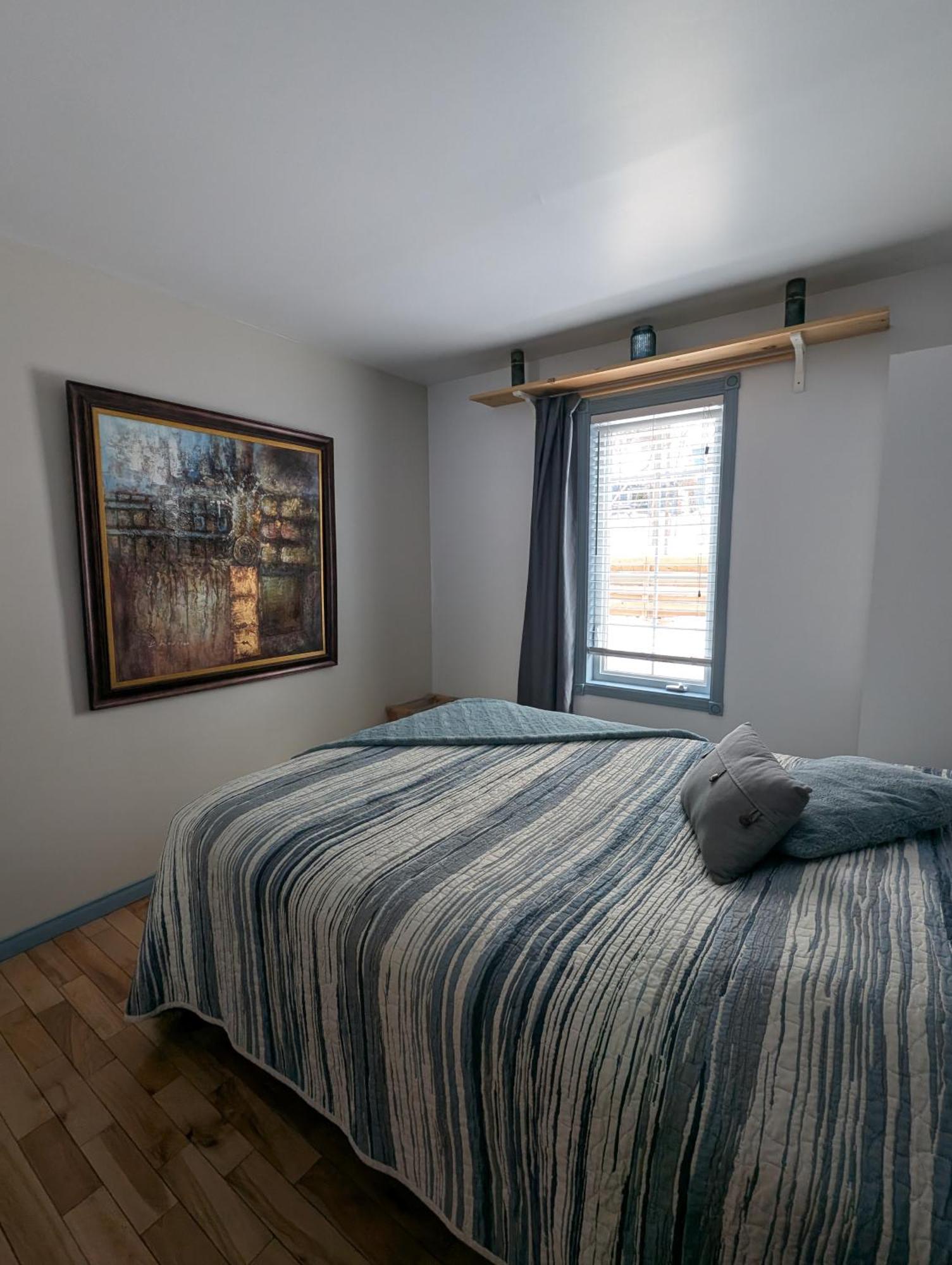 Au Saut Du Lit Bed & Breakfast Magog Exterior photo